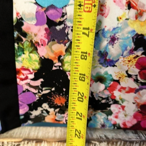 Cupio Bright Floral Pencil Skirt size large with side zipper NWT. - Picture 4 of 9